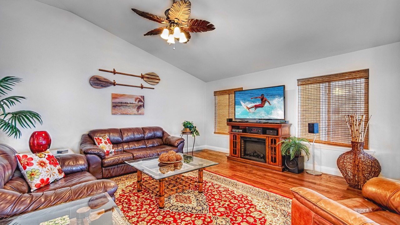 Photo of Livingroom in Kahaluu Bay
