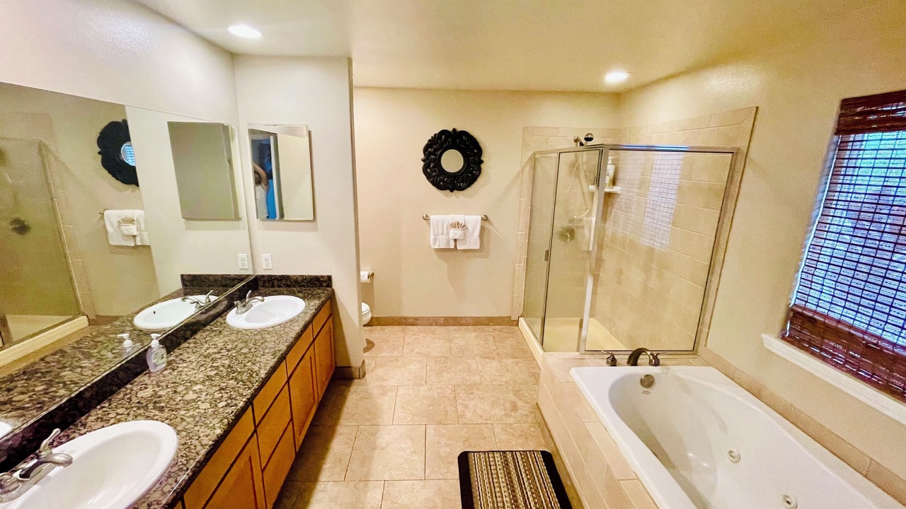 Photo of Bathroom in Kahaluu Bay