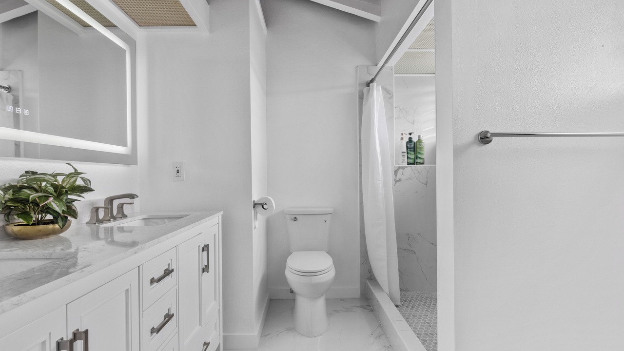 Photo of Bathroom in Kona Palisades
