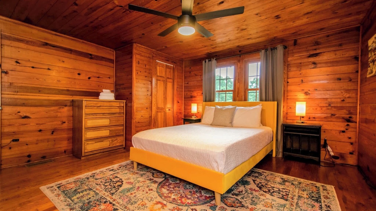 Photo of Bedroom in Hendersonville