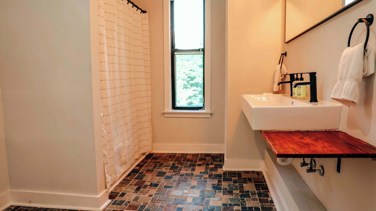 Photo of Bathroom in Hendersonville