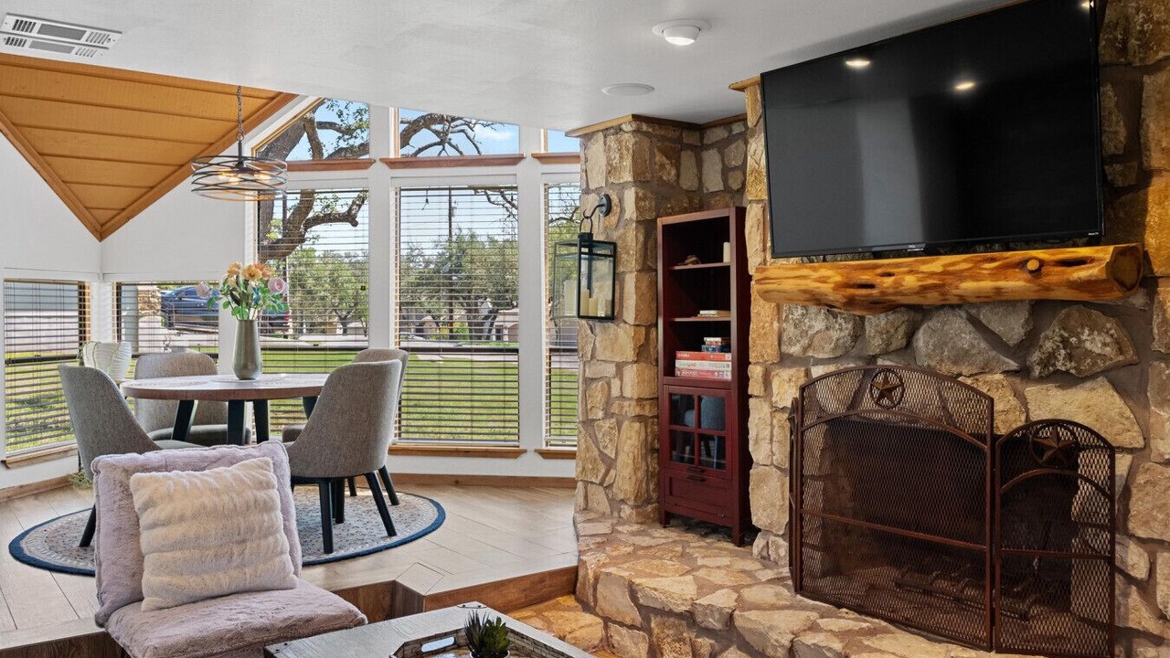 Photo of Livingroom in Spicewood