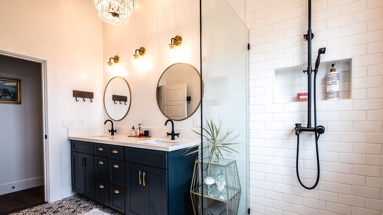 Photo of Bathroom in Wailuku