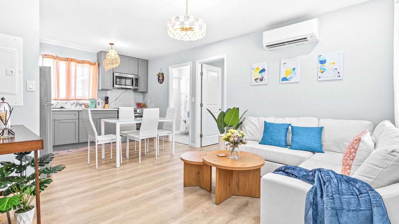 Photo of Livingroom in McCully - Moiliili
