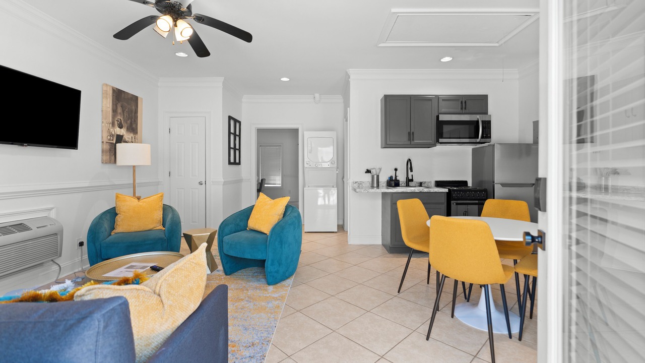 Photo of Livingroom in Suwanee