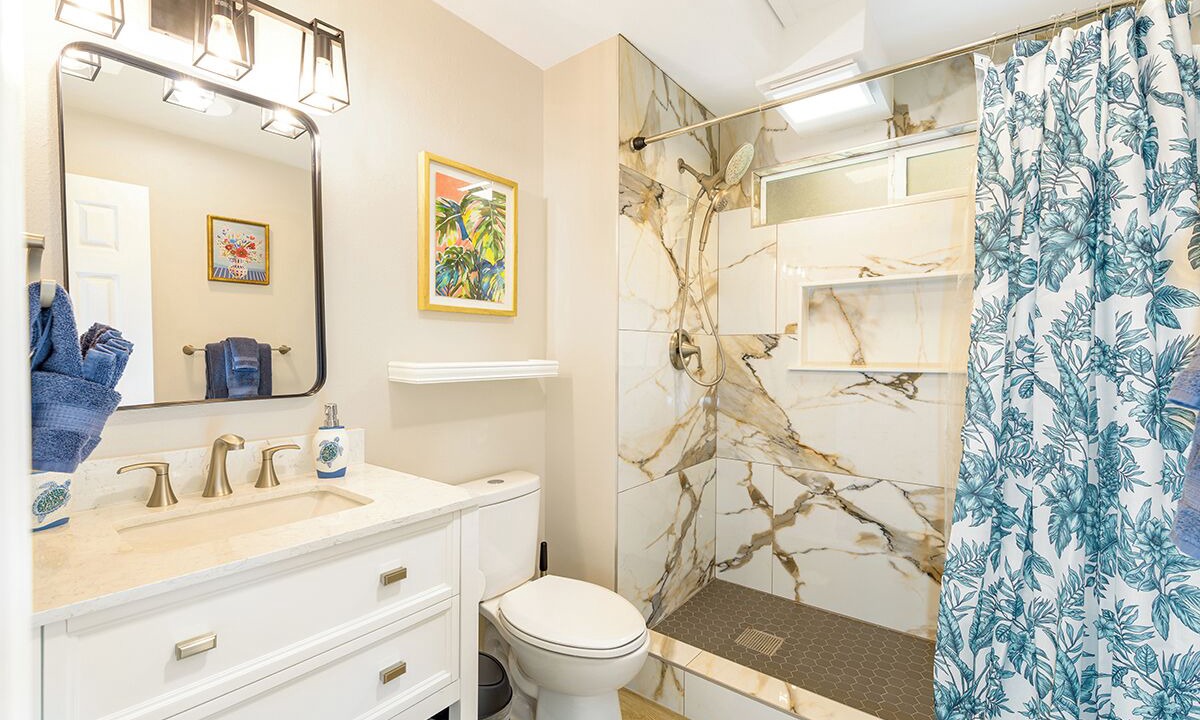 Photo of Bathroom in Kahaluu-Keauhou