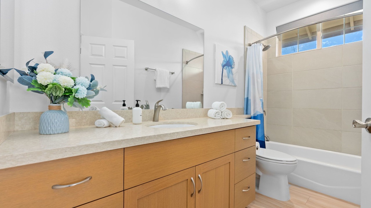 Photo of Bathroom in Makaha Valley