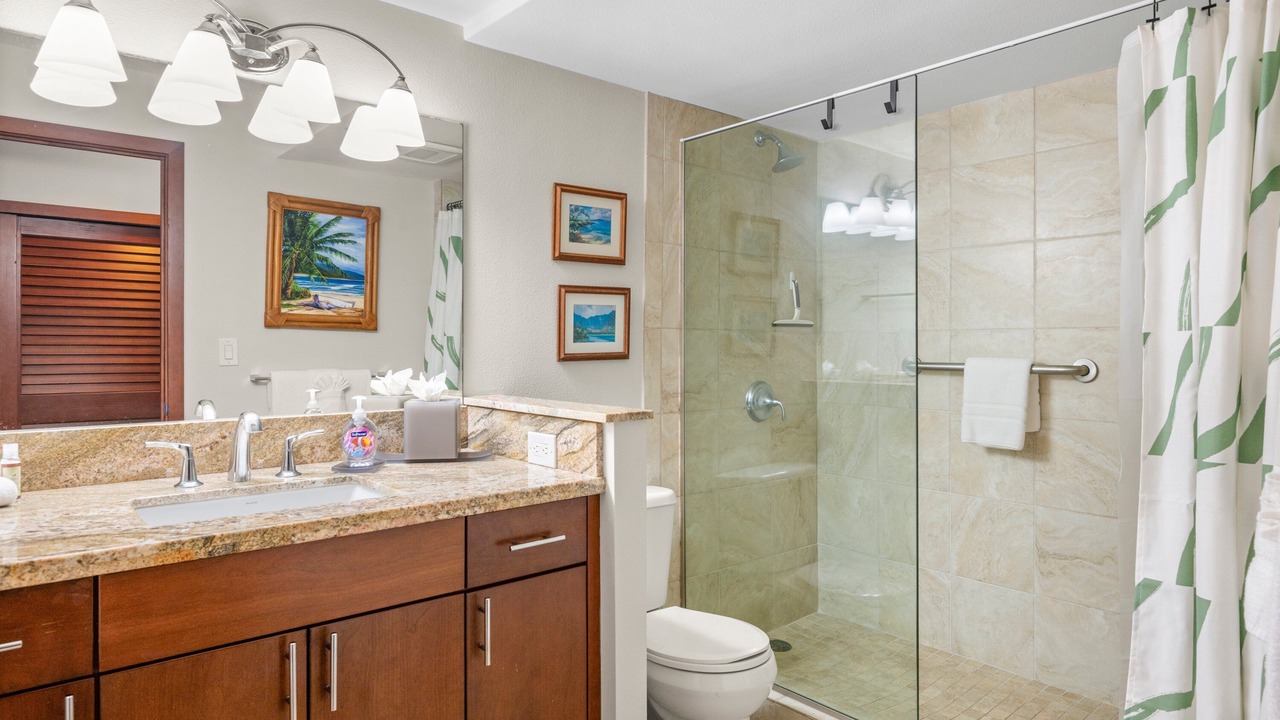 Photo of Bathroom in Historic Lahaina Front Street