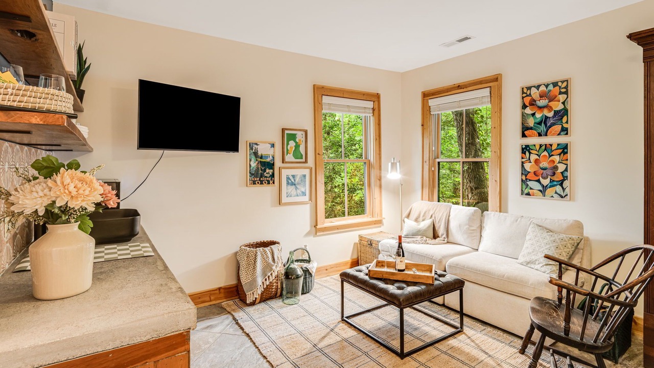 Photo of Livingroom in Saluda