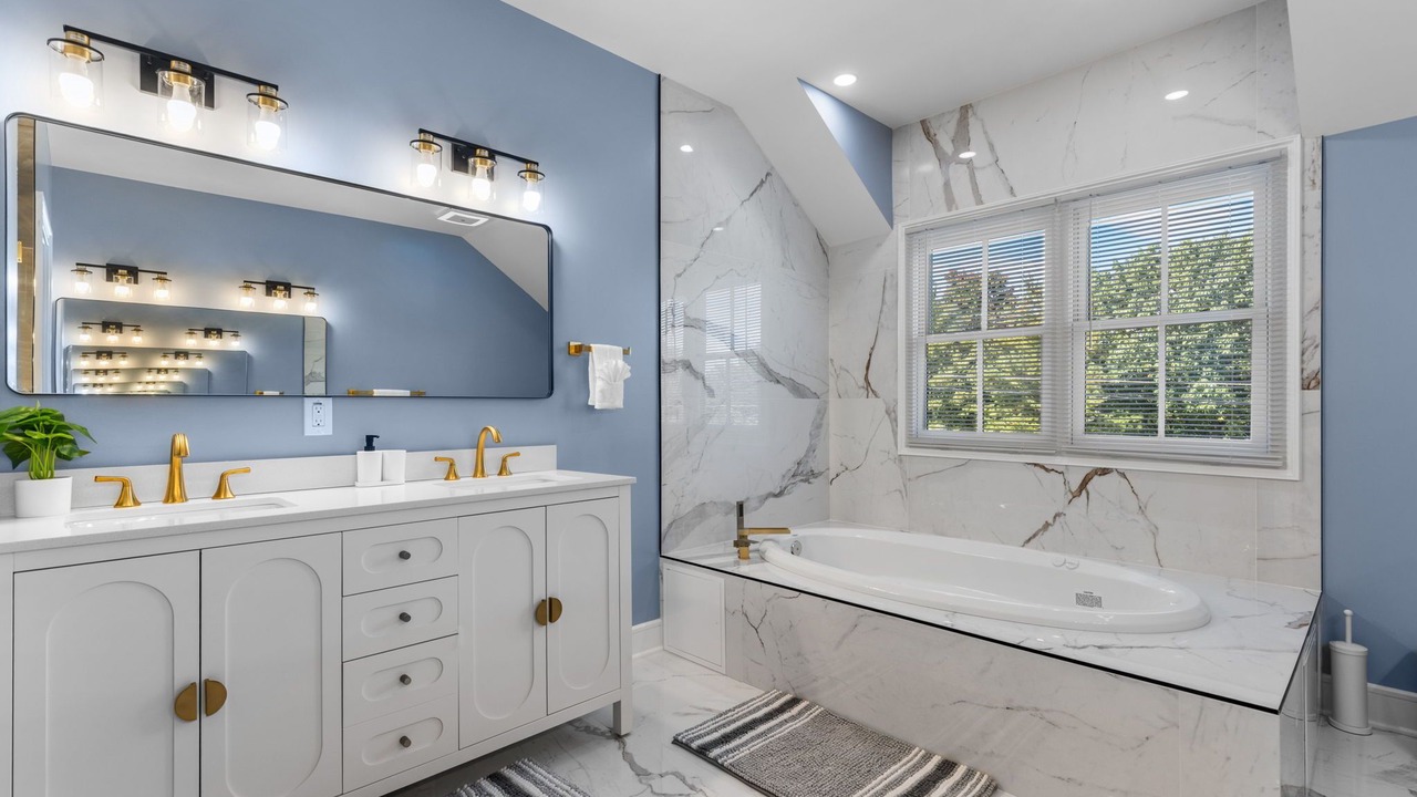 Photo of Bathroom in Baileys Crossroads