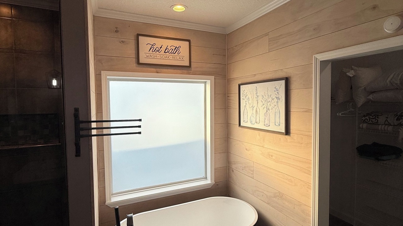 Photo of Bathroom in Cobb