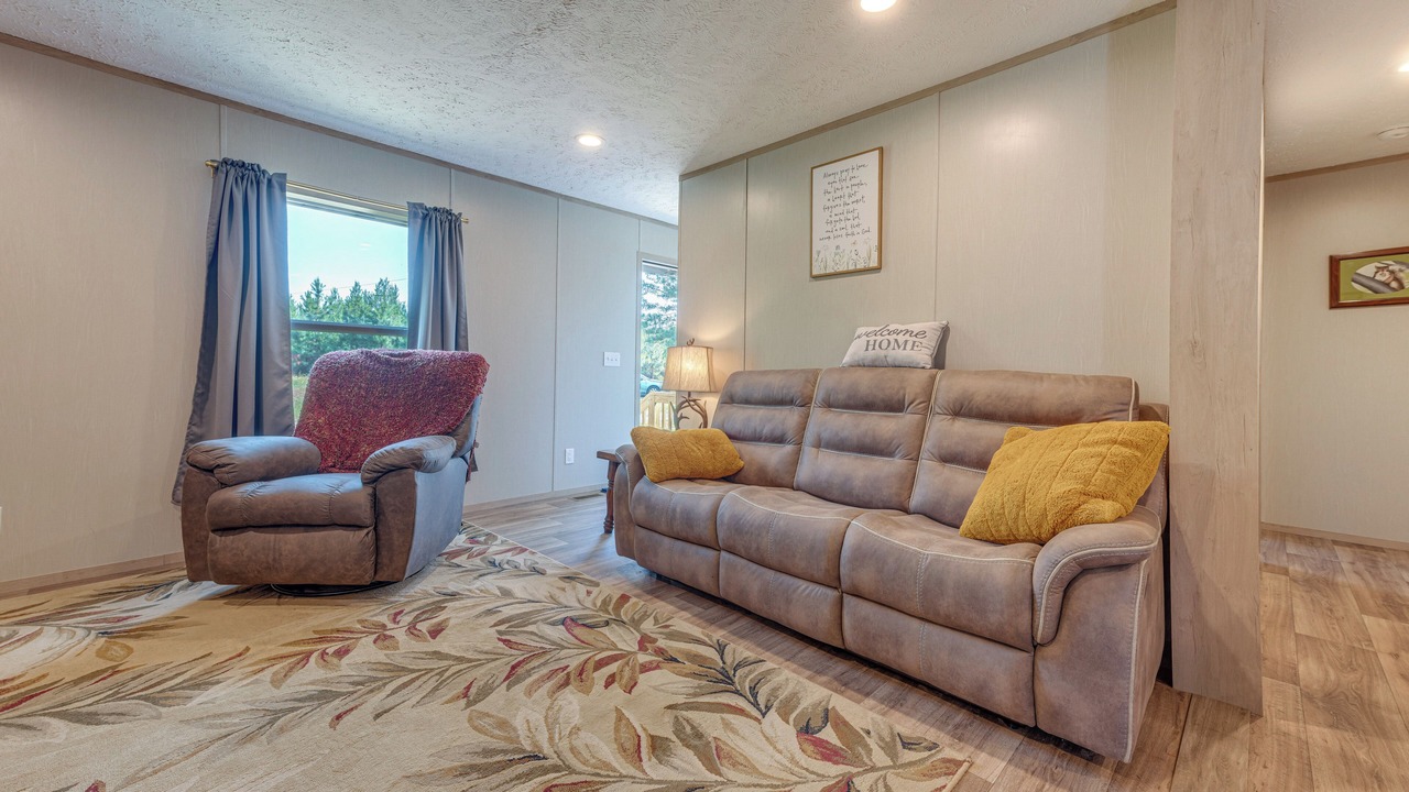 Photo of Livingroom in Scottsburg