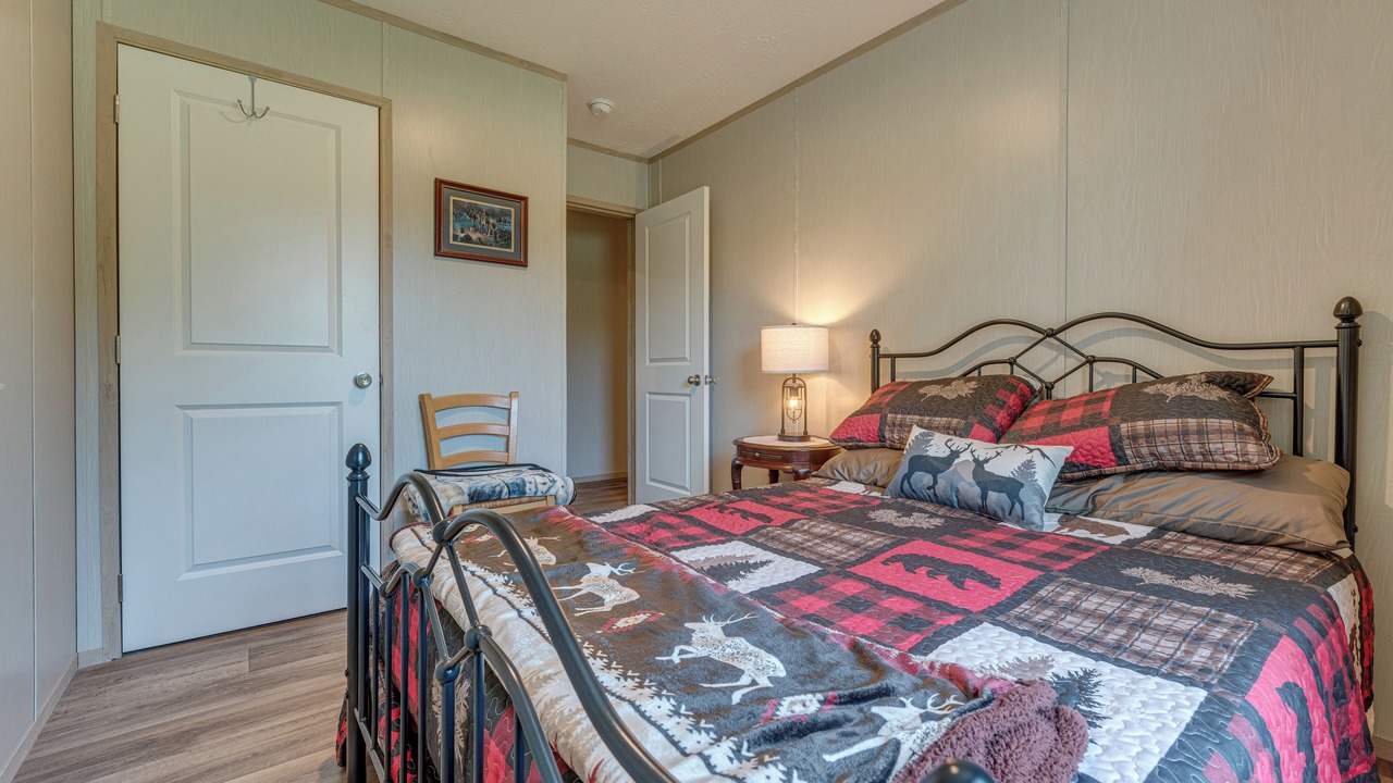 Photo of Bedroom in Scottsburg