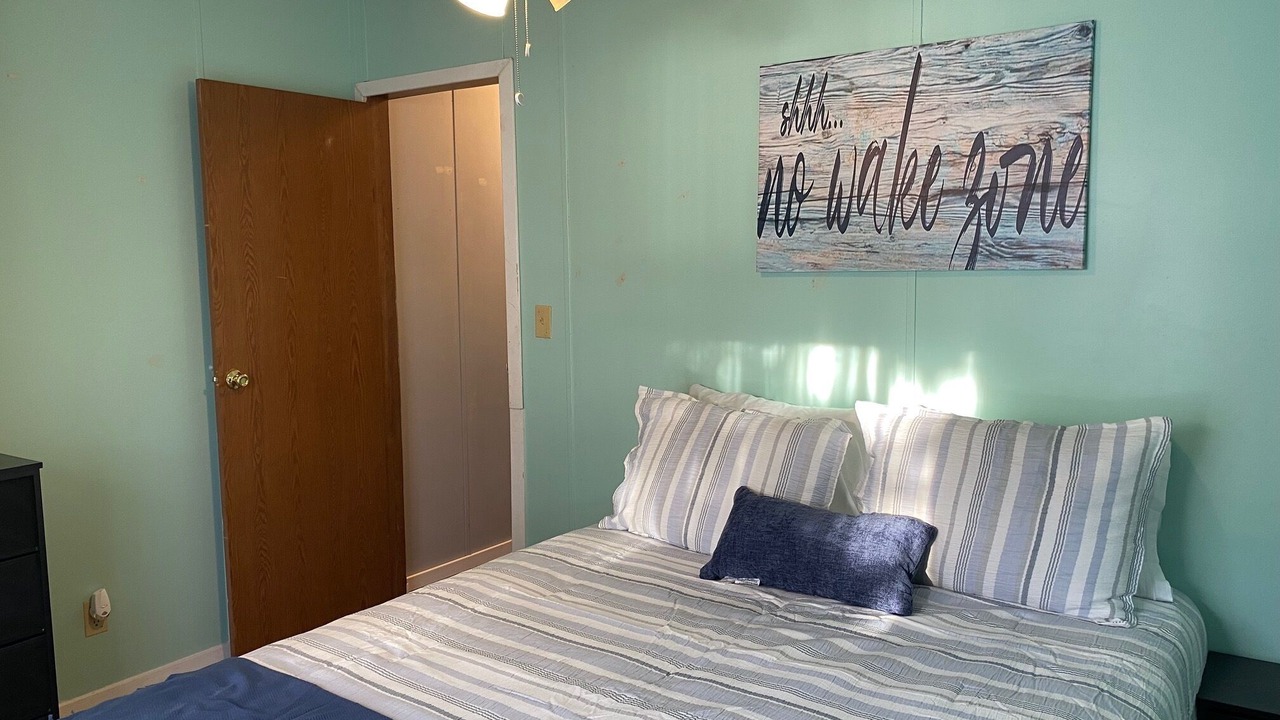 Photo of Bedroom in Gordon