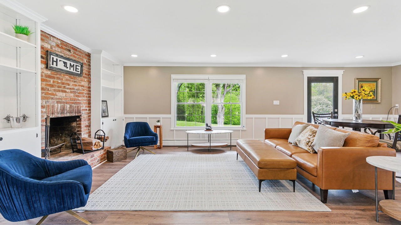 Photo of Livingroom in Lothian