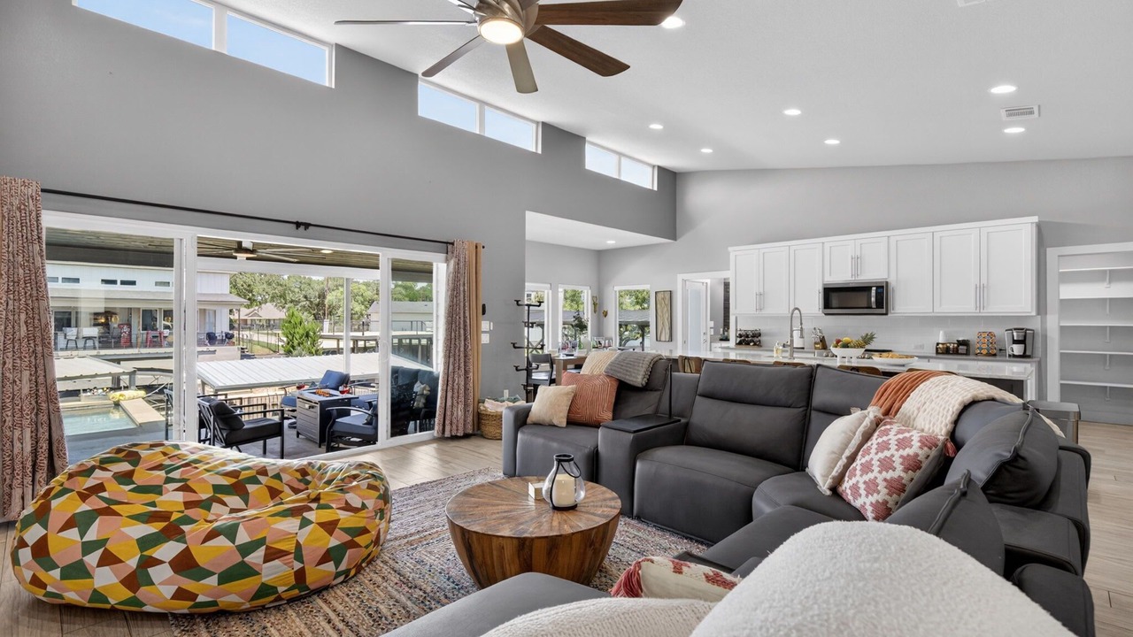 Photo of Livingroom in Granite Shoals