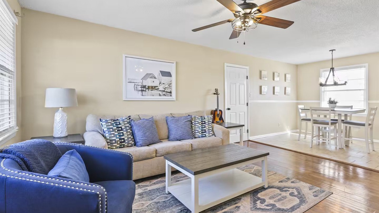 Photo of Livingroom in Port Wentworth
