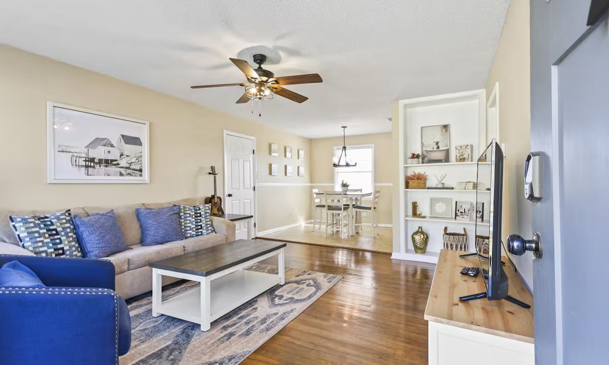 Photo of Livingroom in Port Wentworth