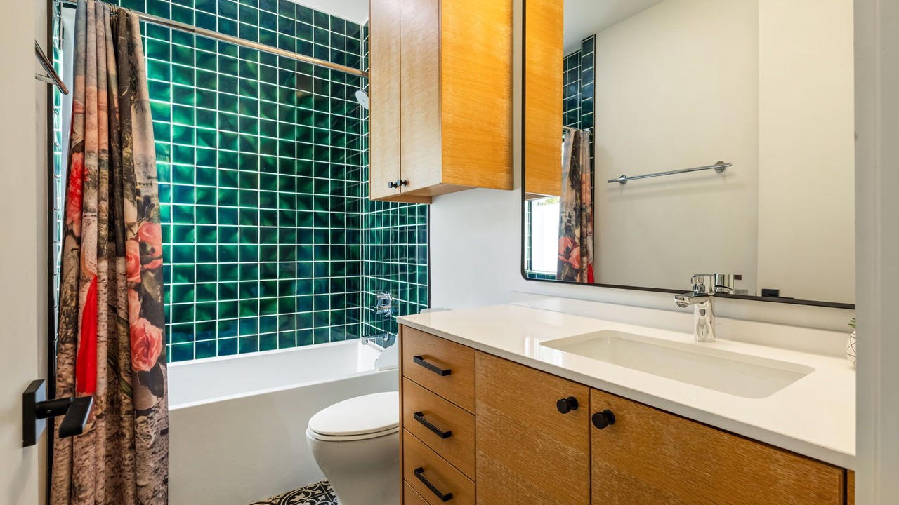 Photo of Bathroom in East Cesar Chavez