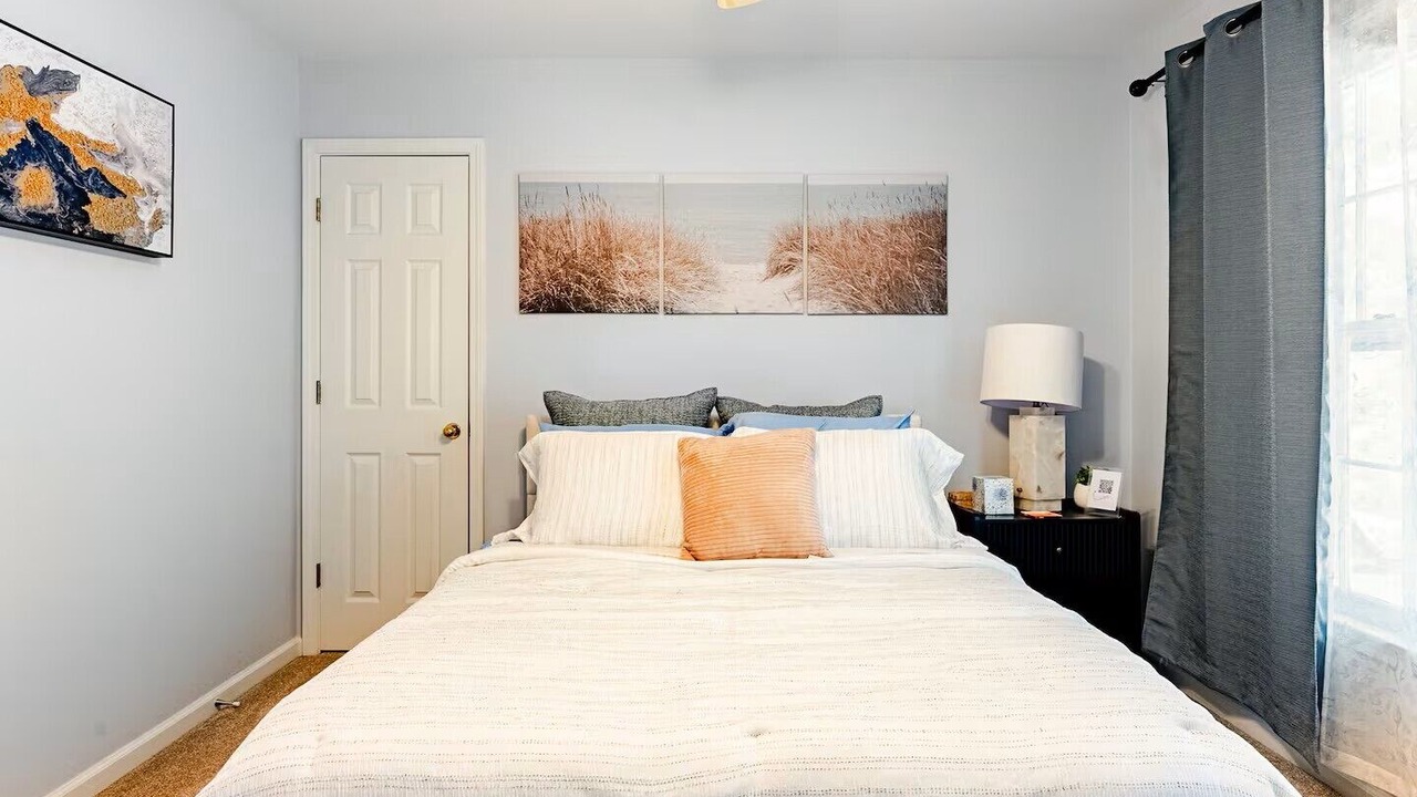 Photo of Bedroom in Lilburn