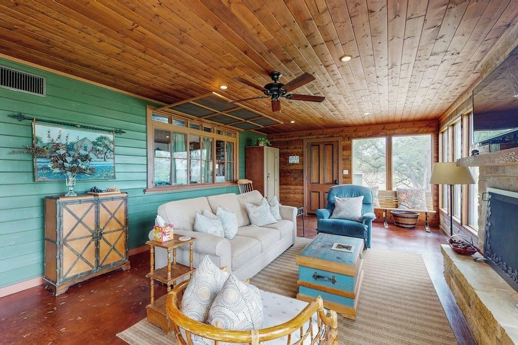 Photo of Livingroom in Burnet