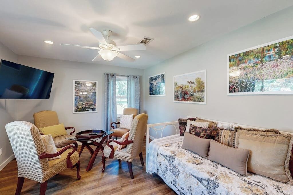 Photo of Livingroom in Granite Shoals
