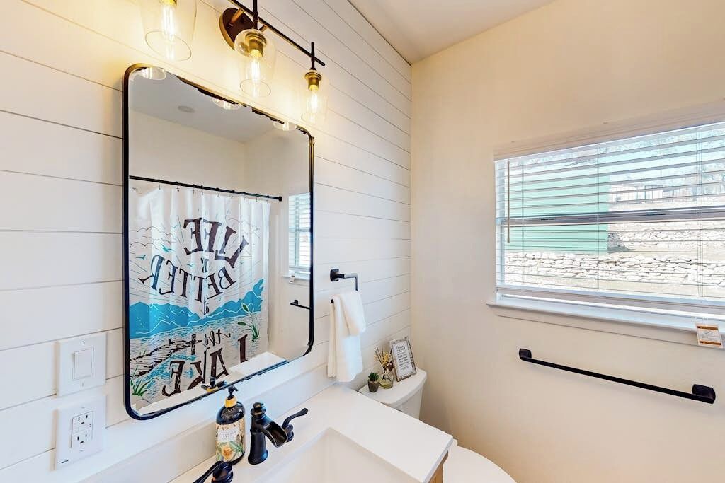 Photo of Bathroom in Lago Vista