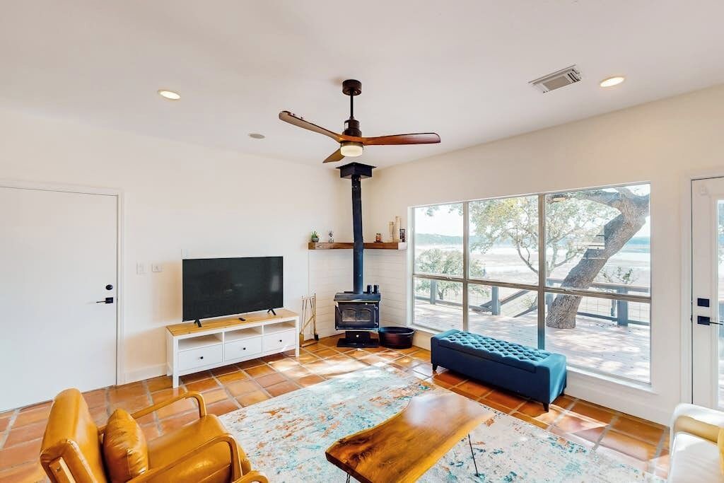 Photo of Livingroom in Lago Vista