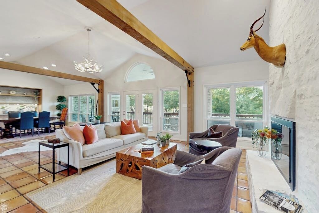 Photo of Livingroom in Horseshoe Bay West