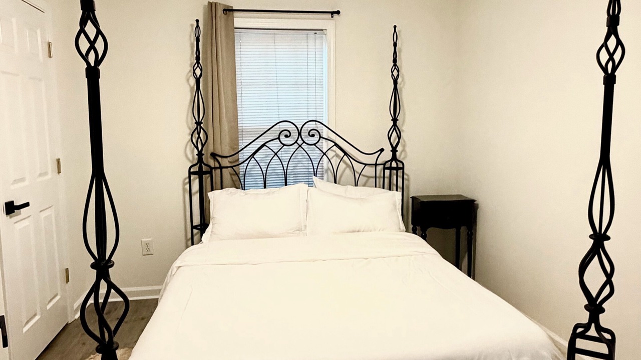 Photo of Bedroom in Suwanee