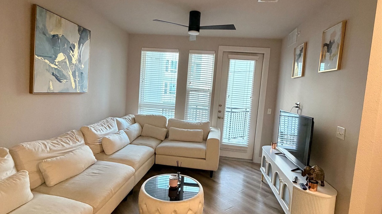Photo of Livingroom in McNeil
