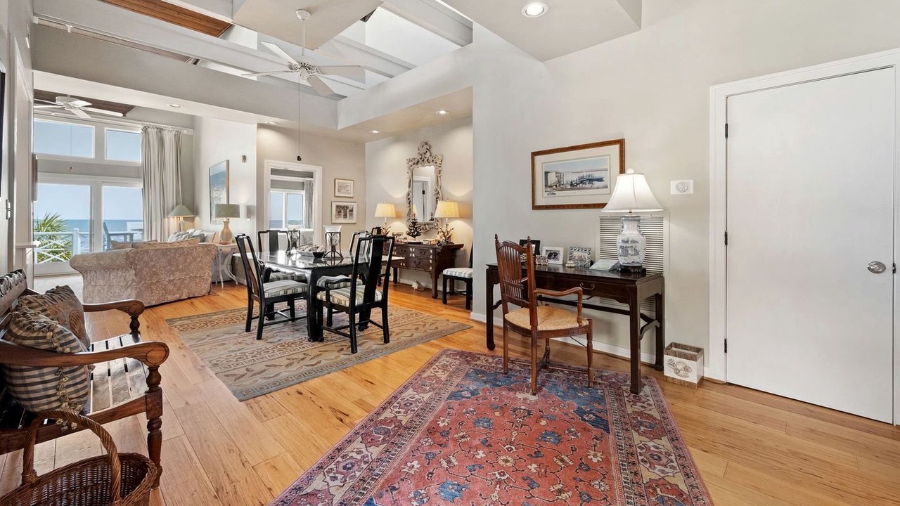 Photo of Livingroom in Debordieu Colony