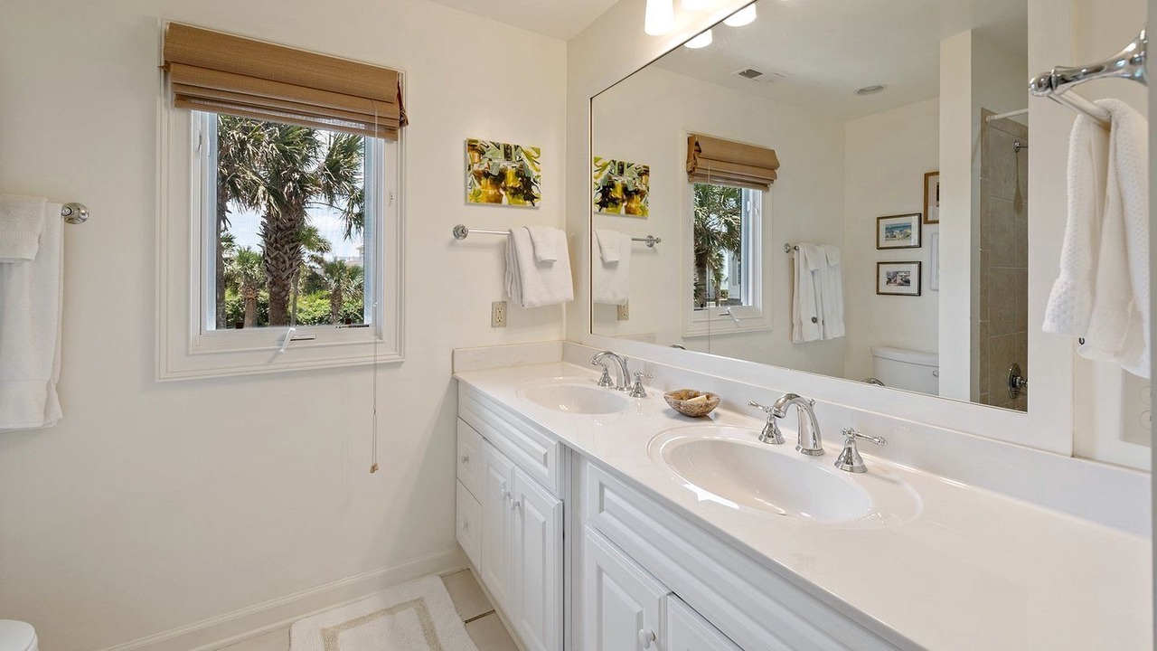 Photo of Bathroom in Debordieu Colony