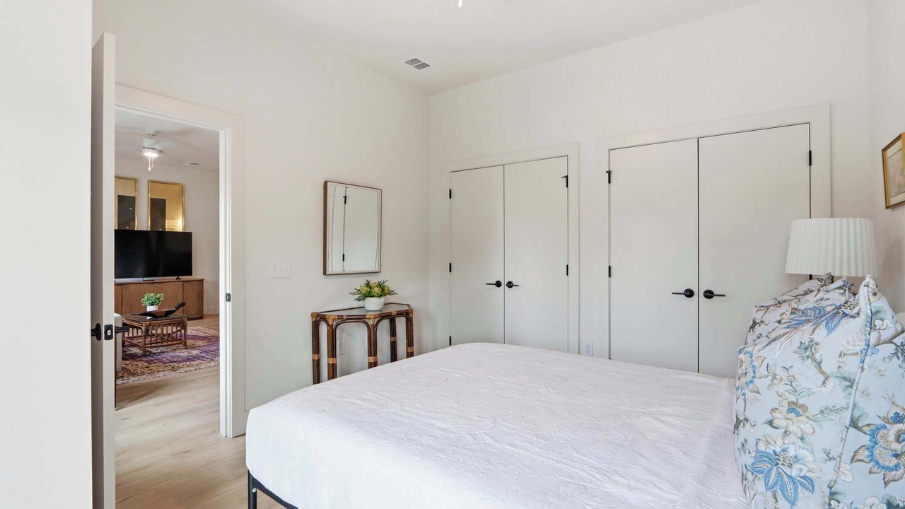Photo of Bedroom in Metropolitan
