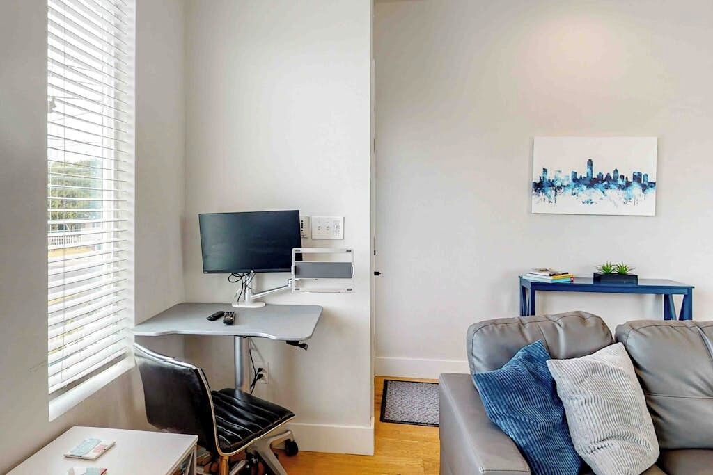 Photo of Livingroom in Foster Heights