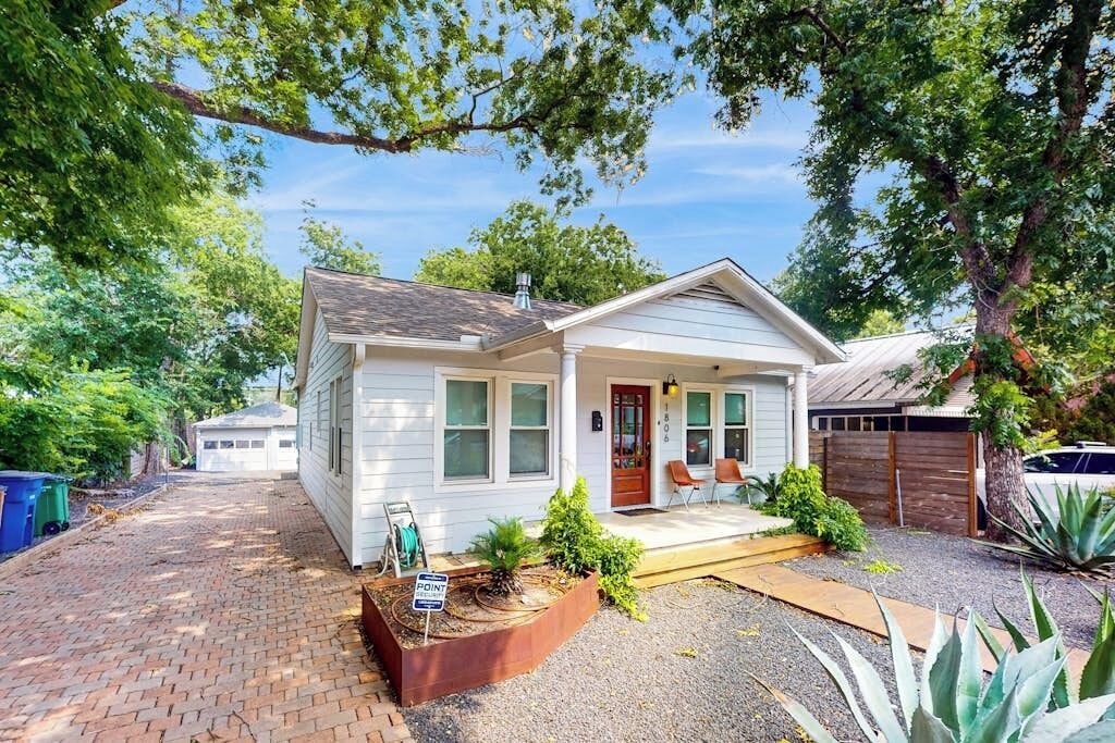 Photo of Outdoor in South River City
