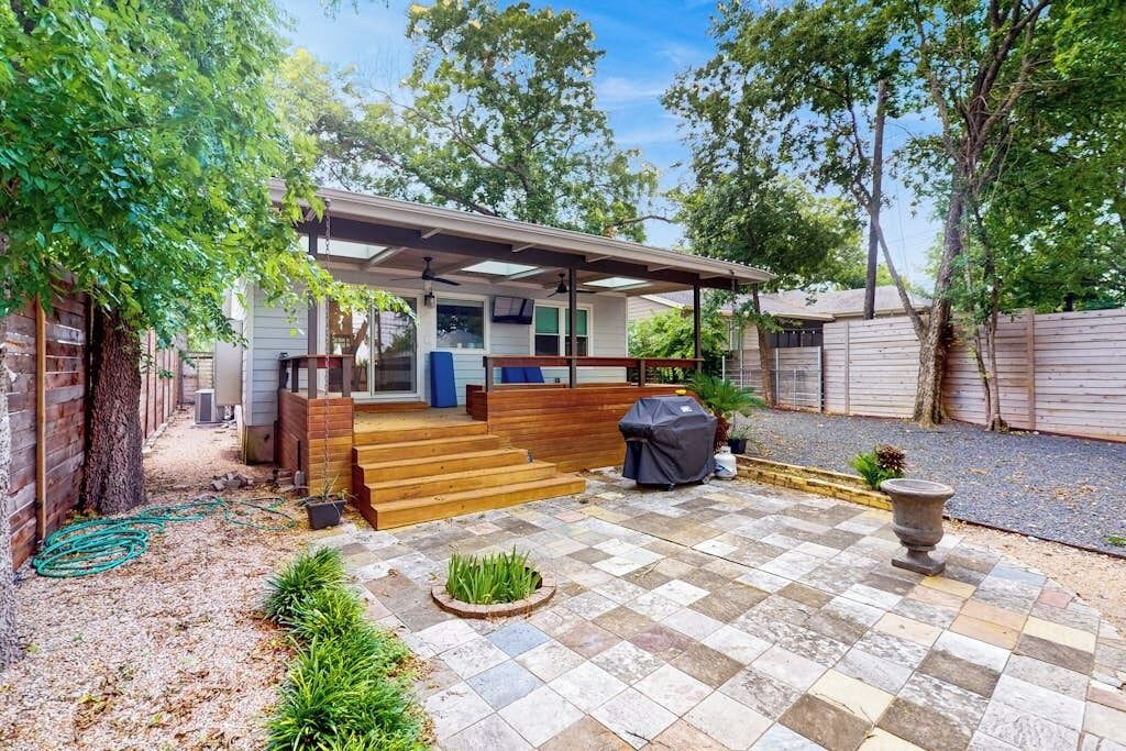 Photo of Outdoor in South River City