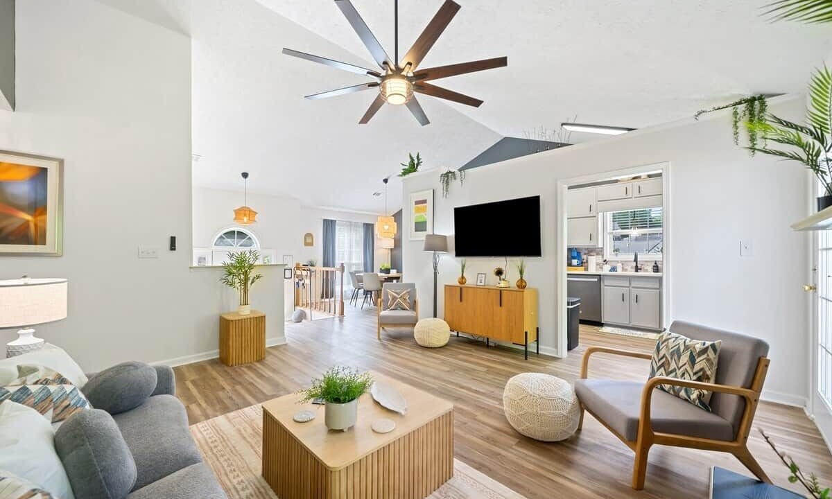 Photo of Livingroom in Lawrenceville