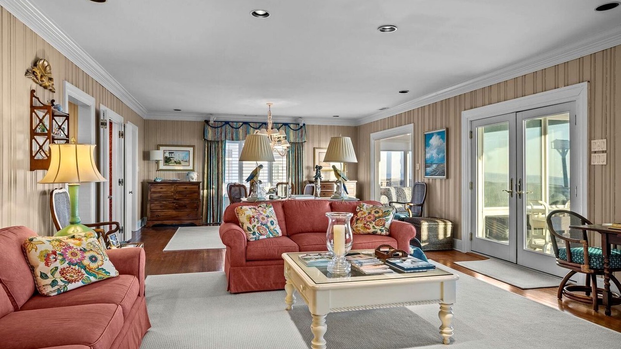 Photo of Livingroom in Atlantic Beach