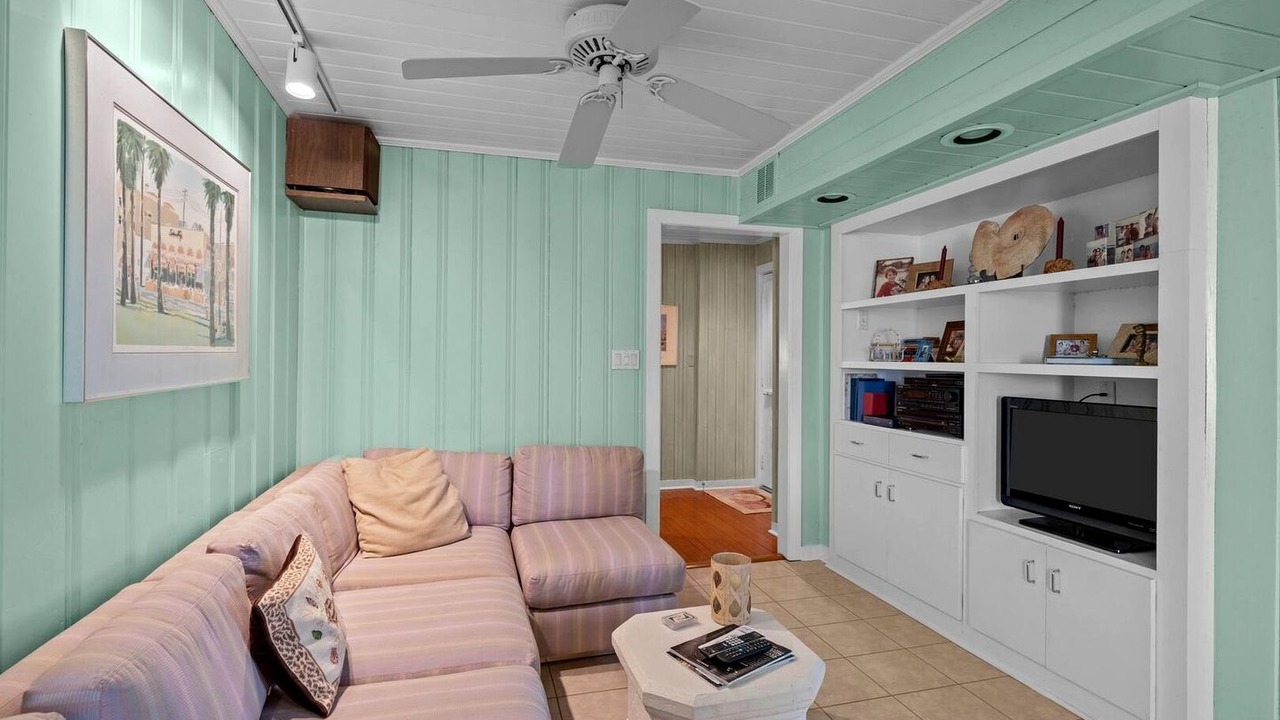 Photo of Livingroom in Atlantic Beach