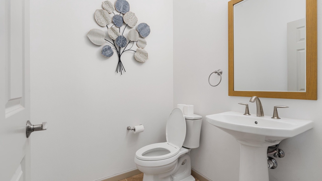 Photo of Bathroom in Makaha Valley