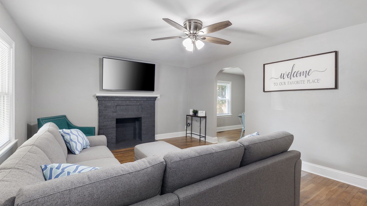 Photo of Livingroom in Buckroe Beach