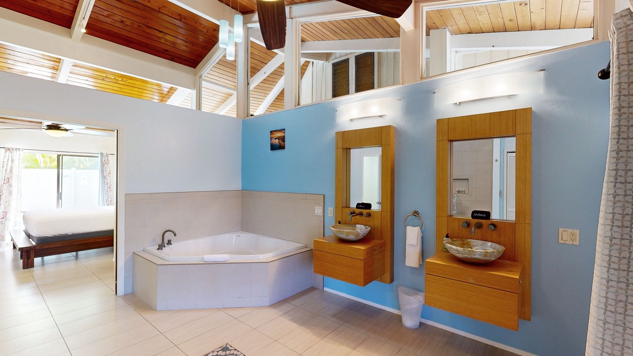 Photo of Bathroom in Keauhou