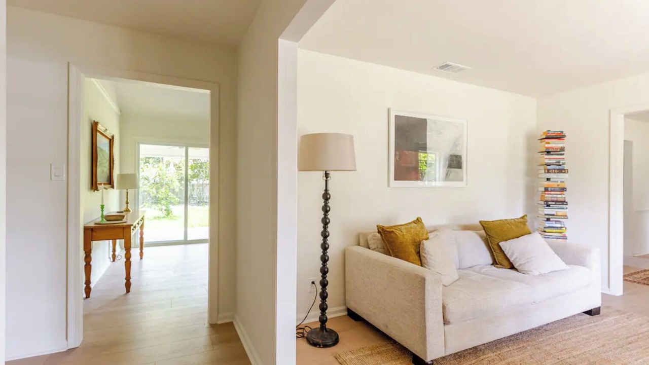 Photo of Livingroom in Whitemarsh Island