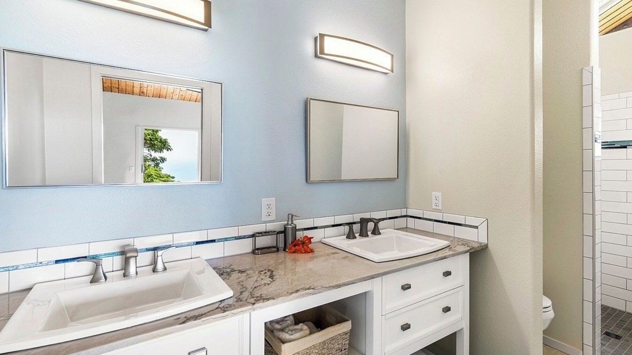Photo of Bathroom in Kealakekua
