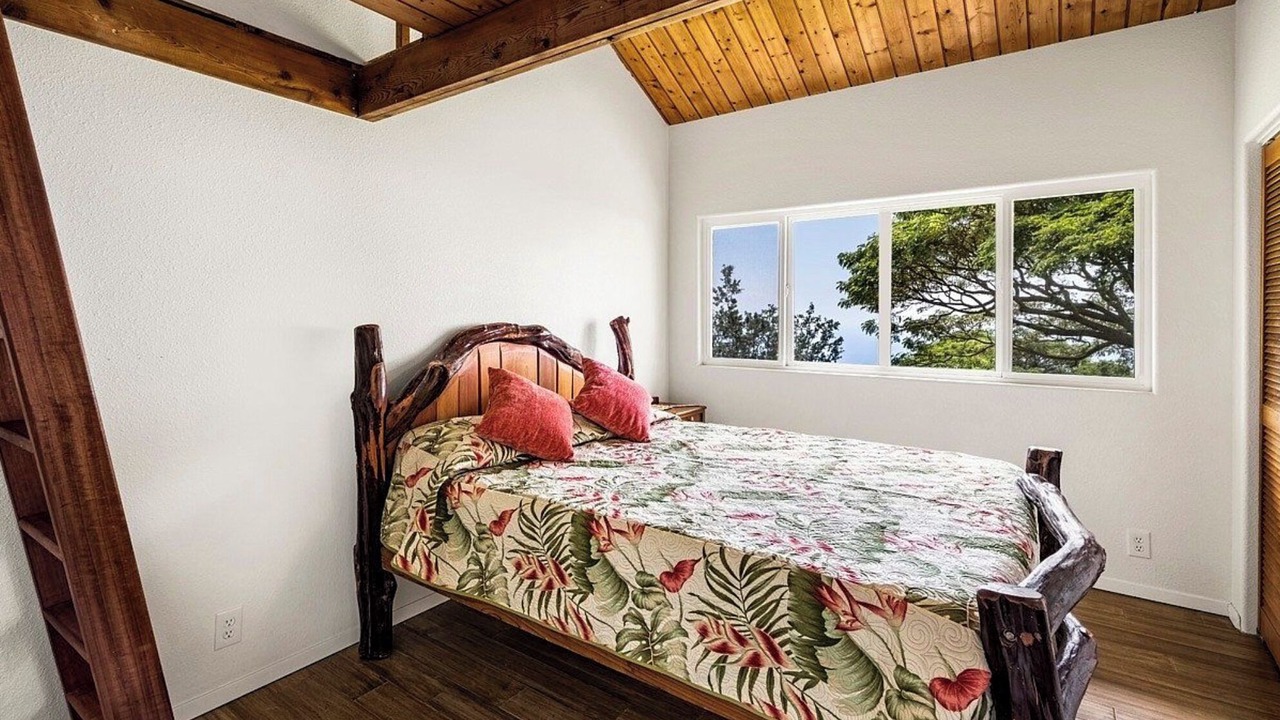 Photo of Bedroom in Kealakekua