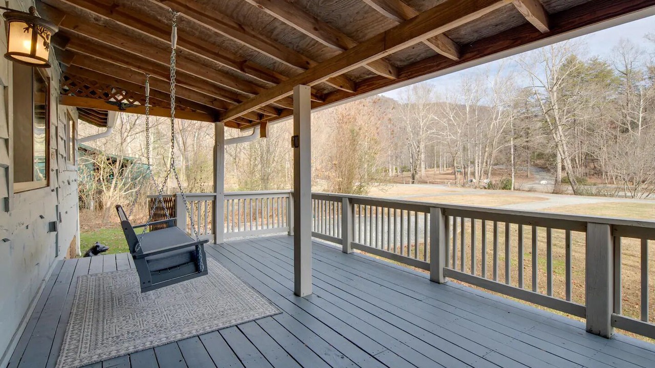 Photo of Patio Balcony in Lake Lure