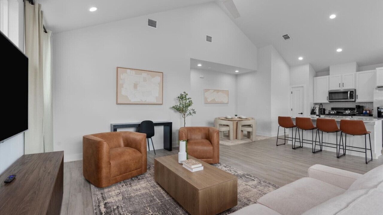 Photo of Livingroom in University Hills and Windsor Park