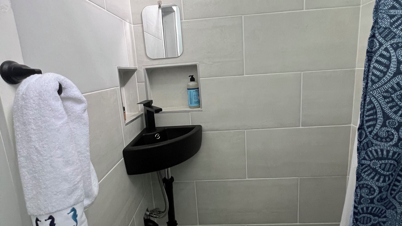 Photo of Bathroom in Kealakekua
