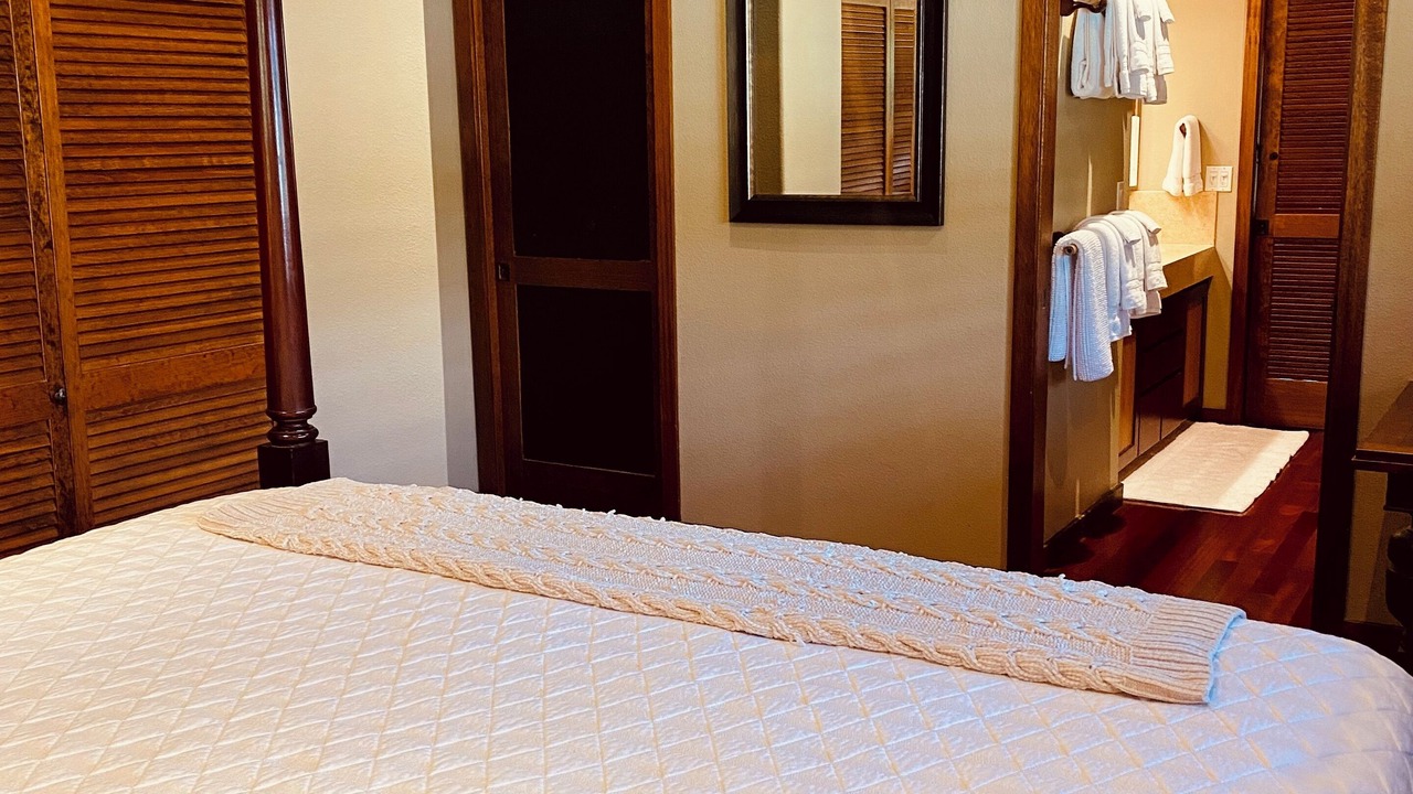 Photo of Bedroom in Kahaluu Bay